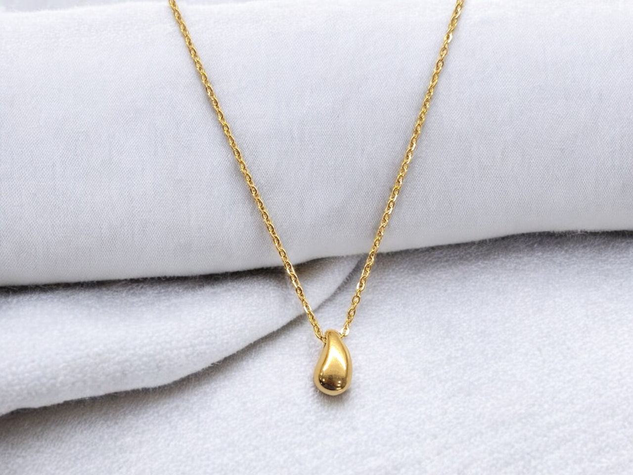 Droplet Gold Pendant