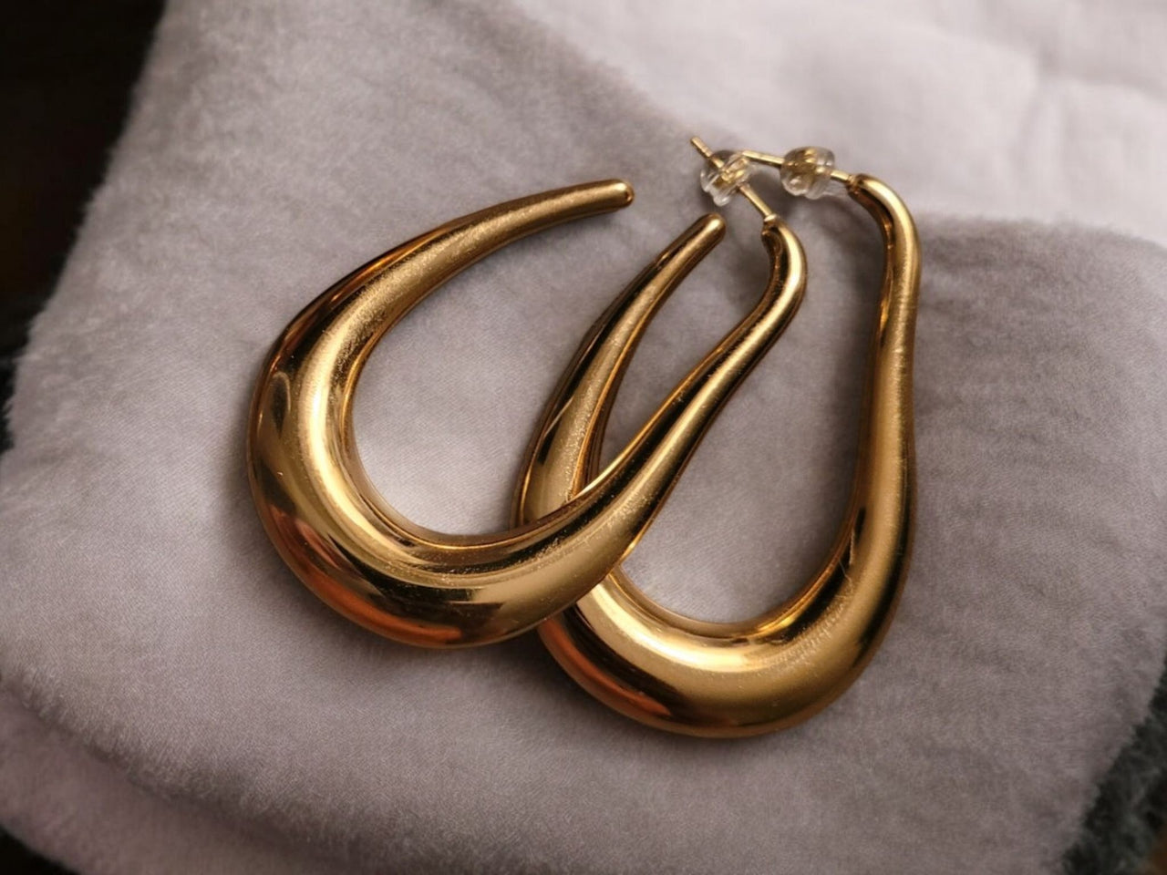 Magal Drop C Hoop Gold Earrings