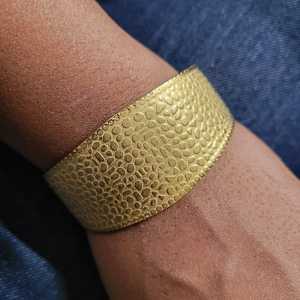 Neisha Gold Cuff