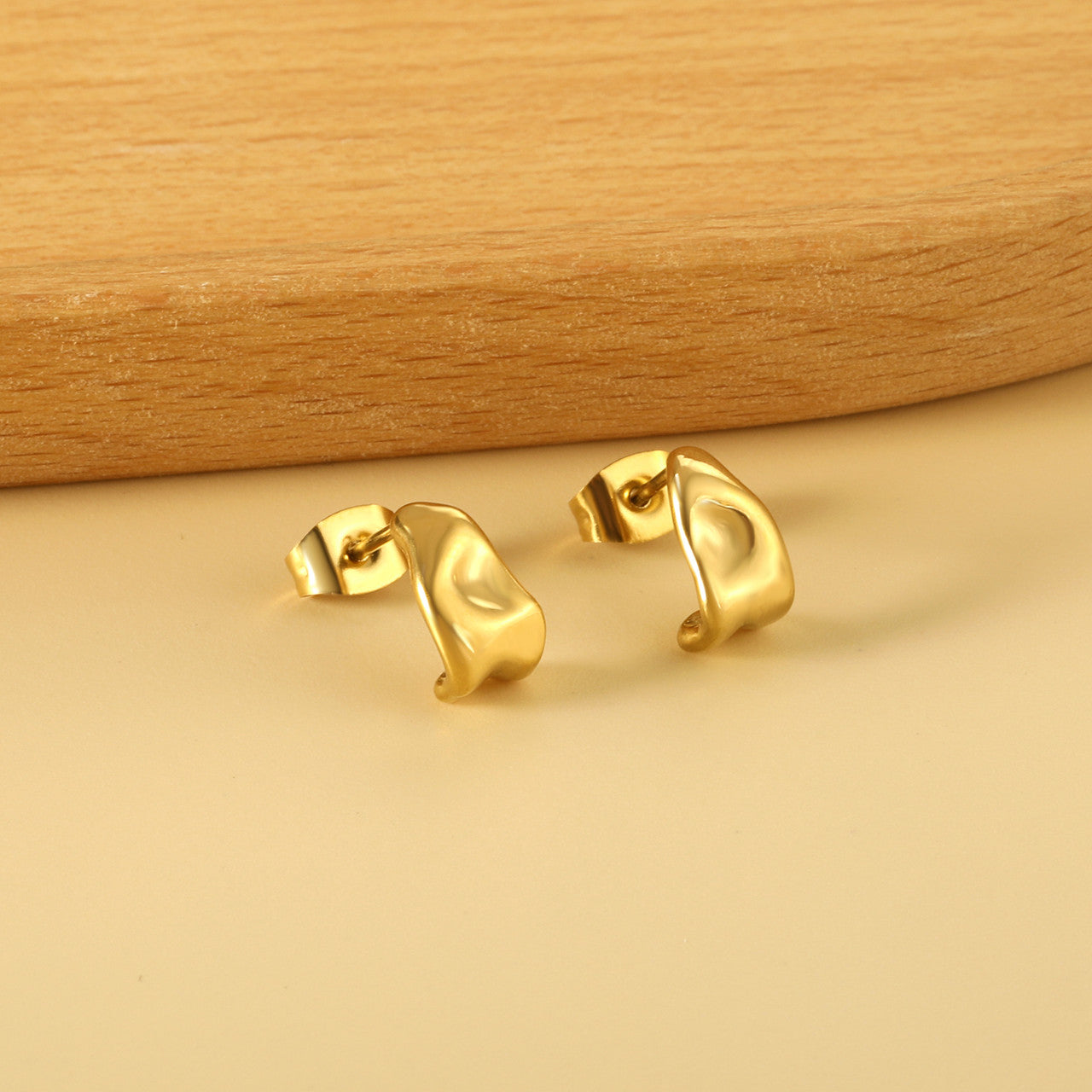 Shelly Freeform Gold Stud Earrings