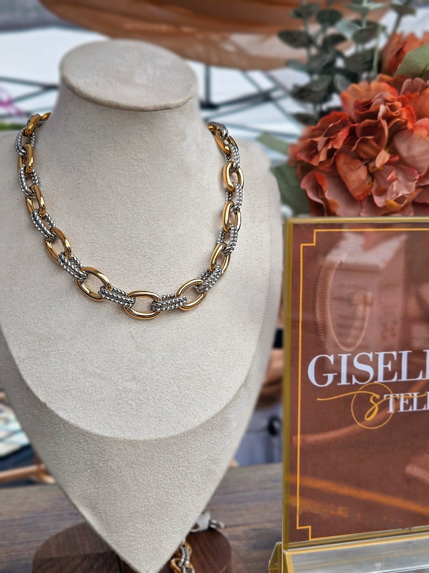 Twist Links Necklace